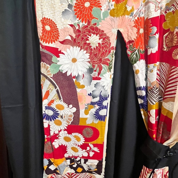 Vintage Furisode Kimono from Japan In Excellent Condition - Picture 2 of 6